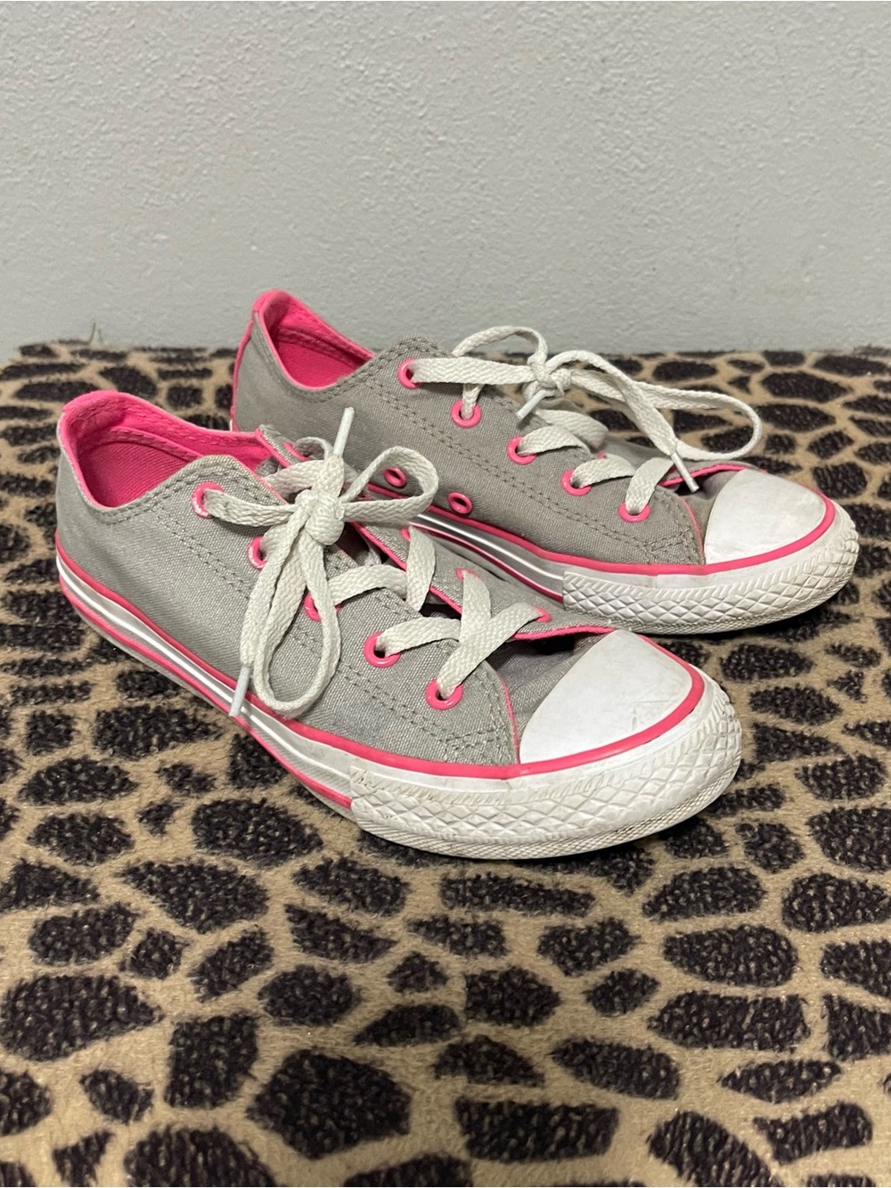 Converse All Star Low Top Casual Fashion Sneakers Gray Pink Girls 2